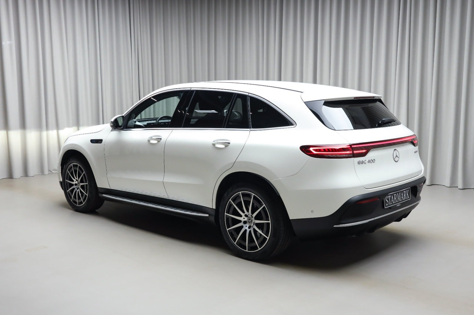 Hvid Mercedes EQC400 fra 2020