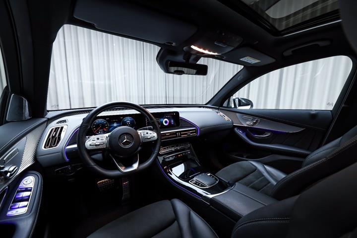 Hvid Mercedes EQC400 fra 2020