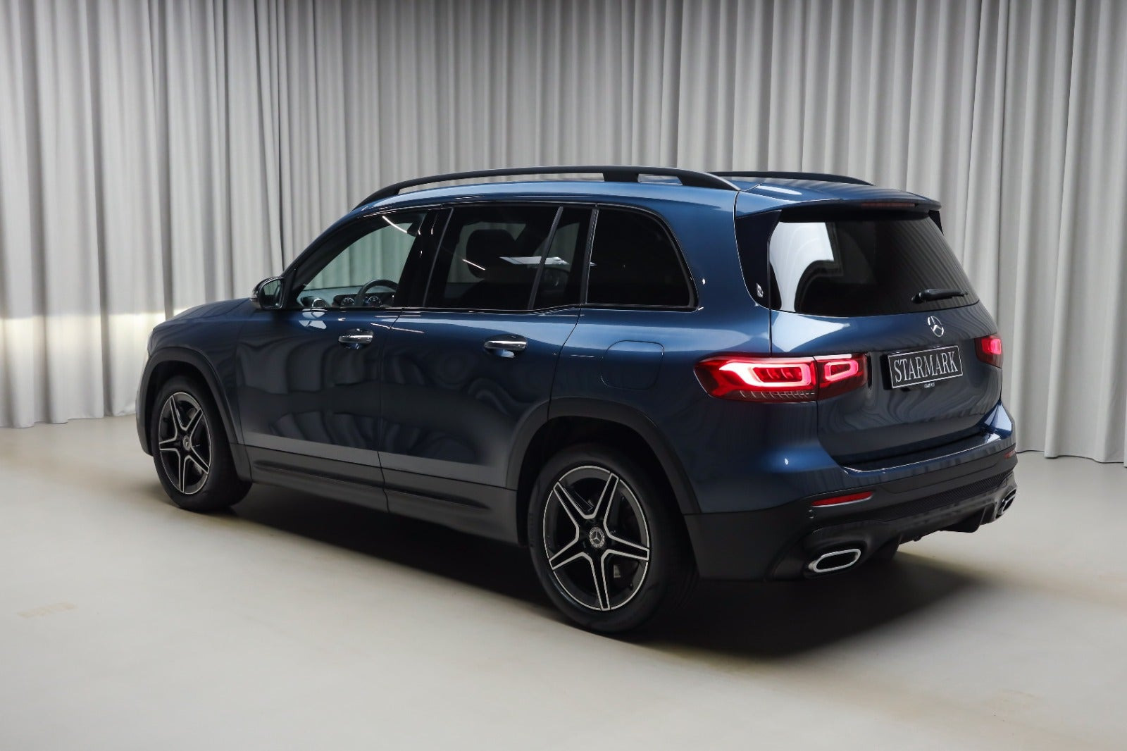 Blå Mercedes GLB250 fra 2020