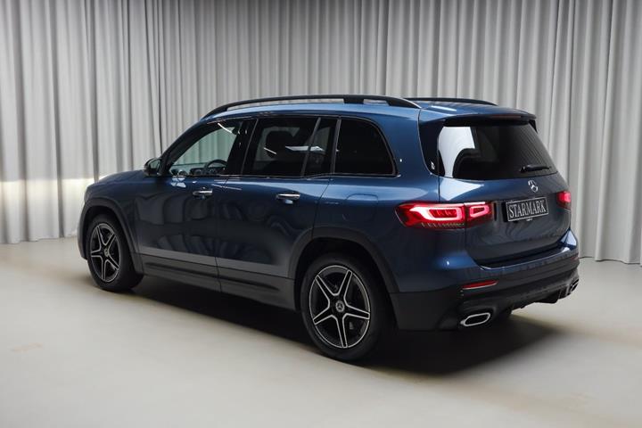 Blå Mercedes GLB250 fra 2020