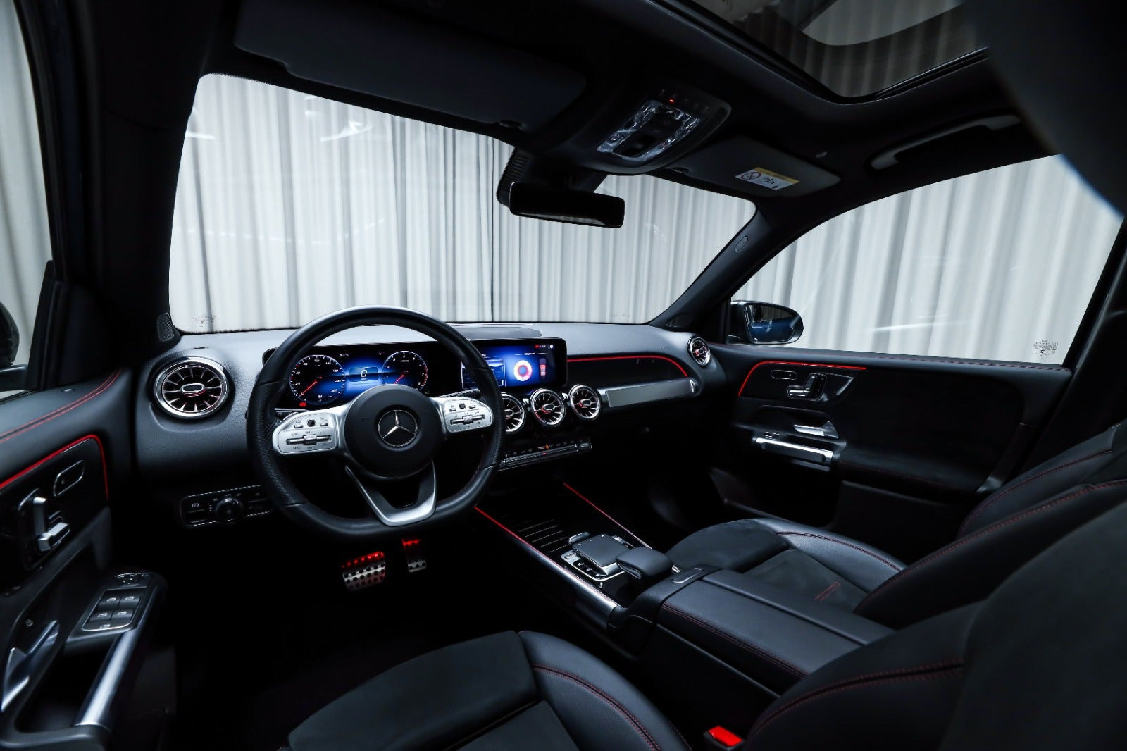 Blå Mercedes GLB250 fra 2020