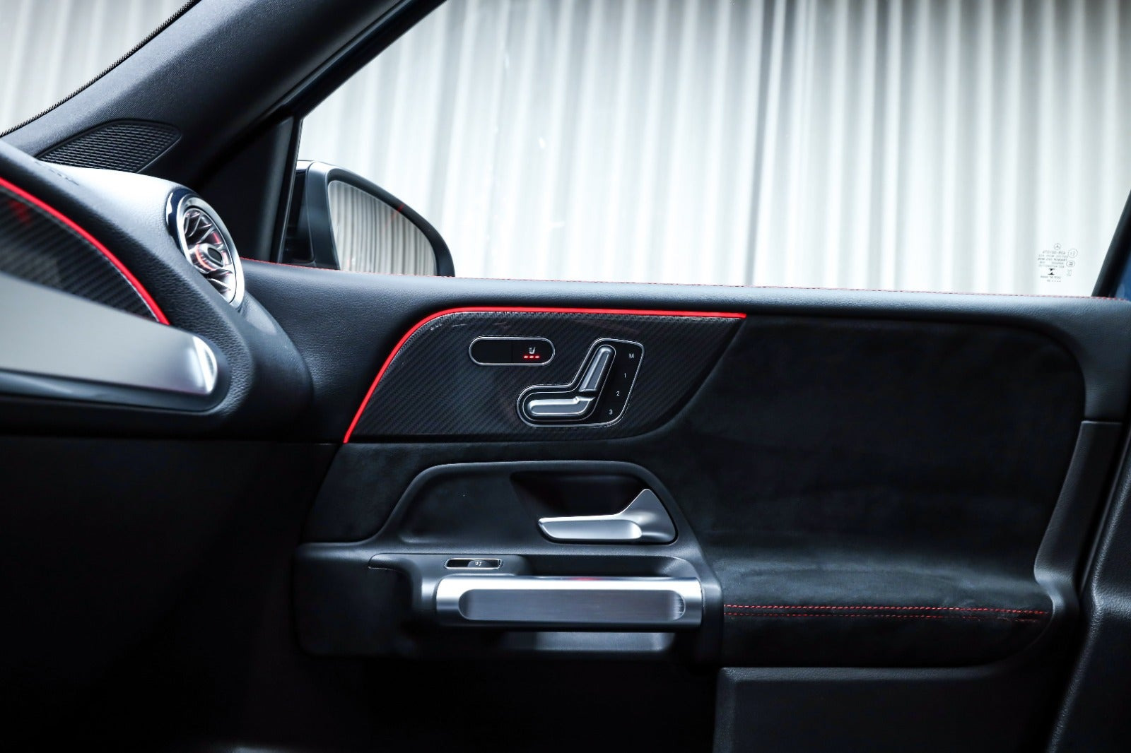 Blå Mercedes GLB250 fra 2020
