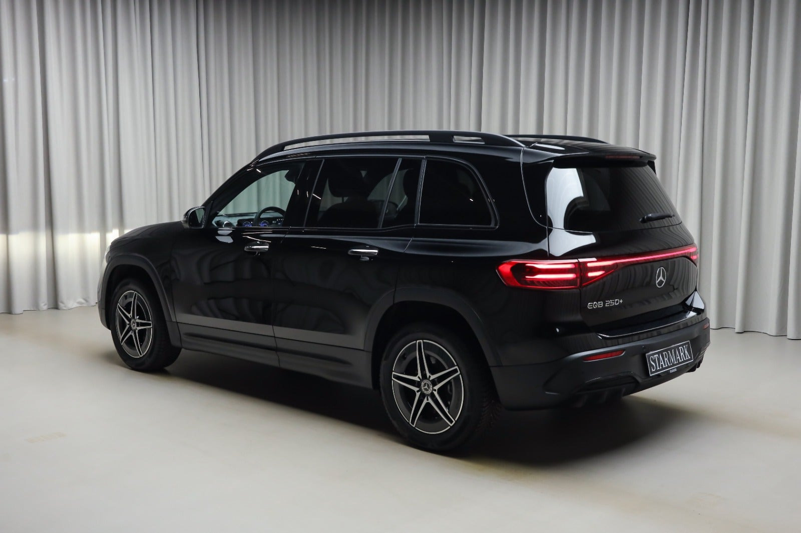 Sort Mercedes EQB250+ fra 2026