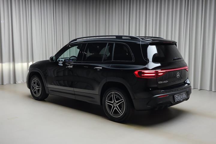 Sort Mercedes EQB250+ fra 2026