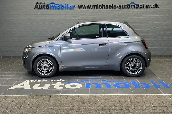 Grå Fiat 500e fra 2023