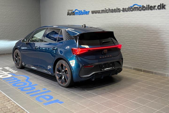 Blå Cupra Born fra 2023