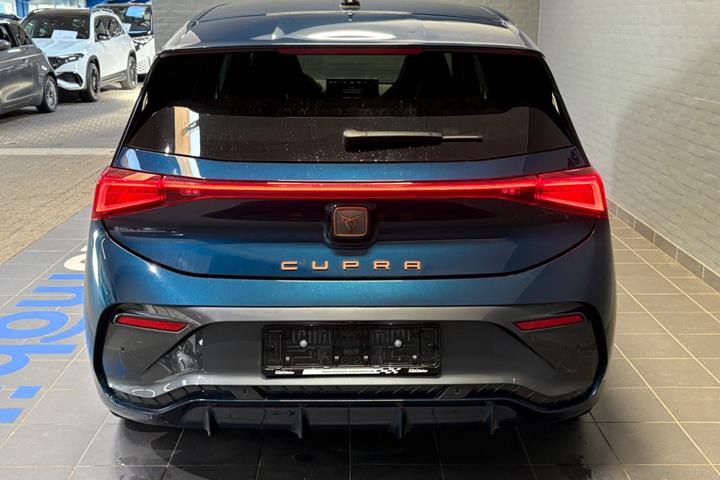 Blå Cupra Born fra 2023