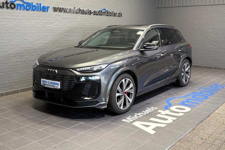 Grå Audi Q6 e-tron fra 2025