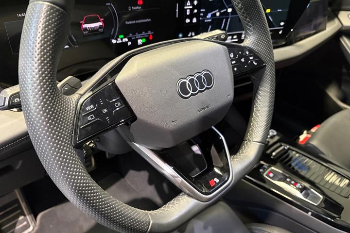 Grå Audi Q6 e-tron fra 2025