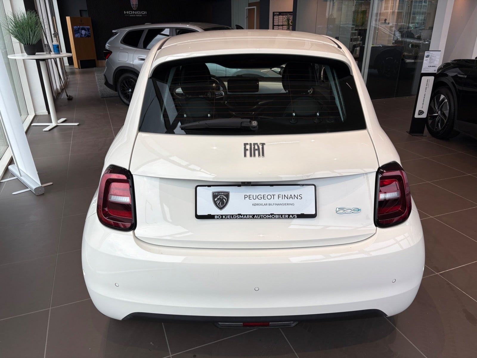 Hvid Fiat 500e fra 2024