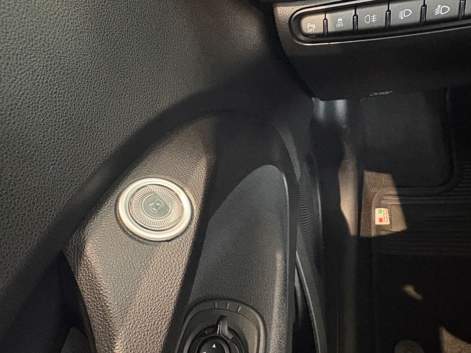 Hvid Fiat 500e fra 2024