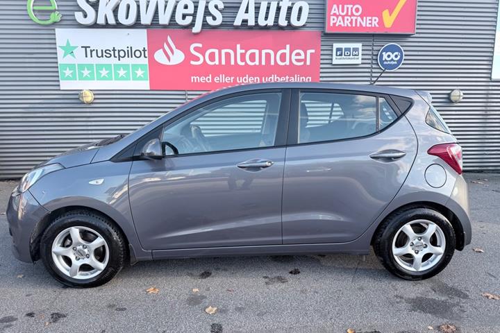 Grå Hyundai i10 fra 2015