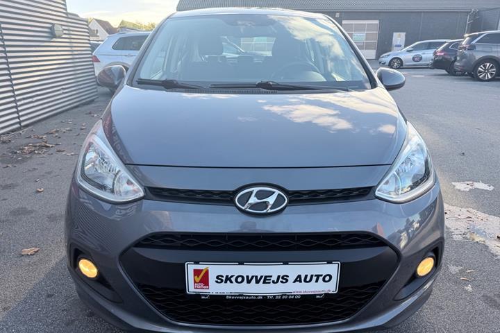 Grå Hyundai i10 fra 2015
