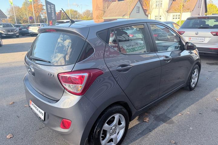 Grå Hyundai i10 fra 2015
