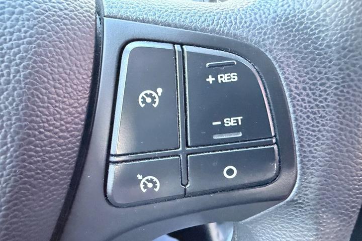 Grå Hyundai i10 fra 2015