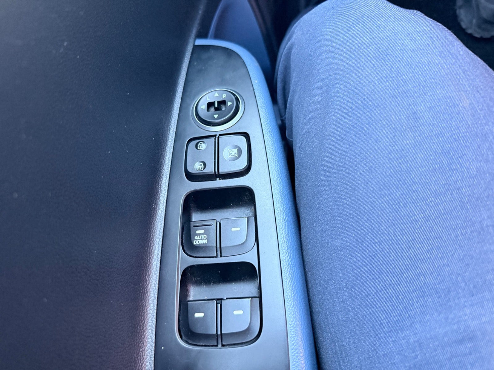 Grå Hyundai i10 fra 2015