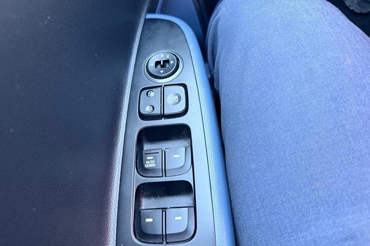 Grå Hyundai i10 fra 2015