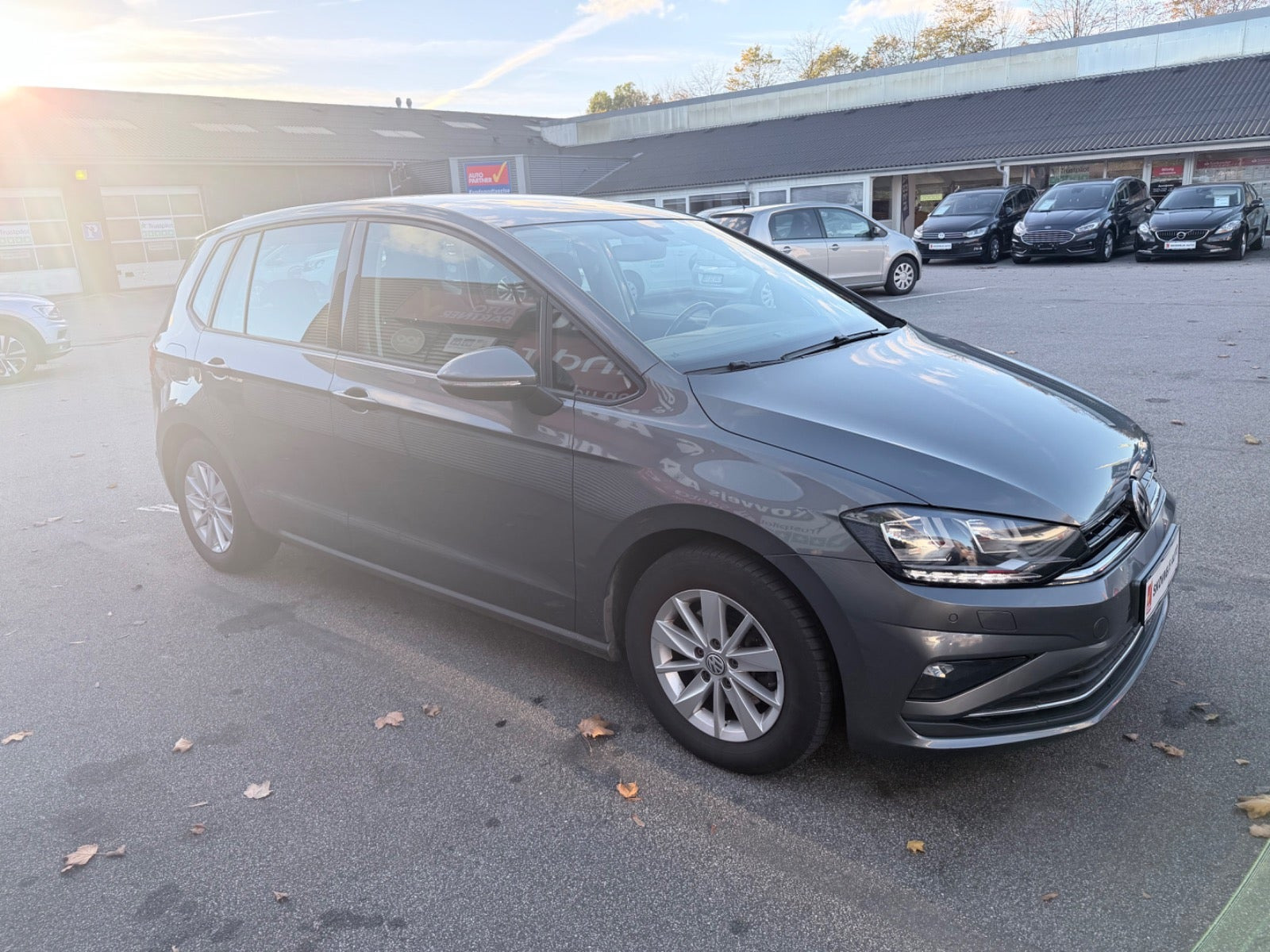 Grå VW Golf Sportsvan fra 2018