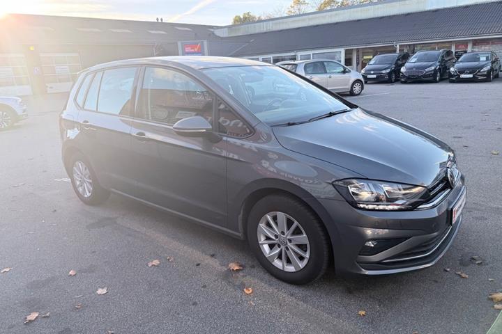 Grå VW Golf Sportsvan fra 2018