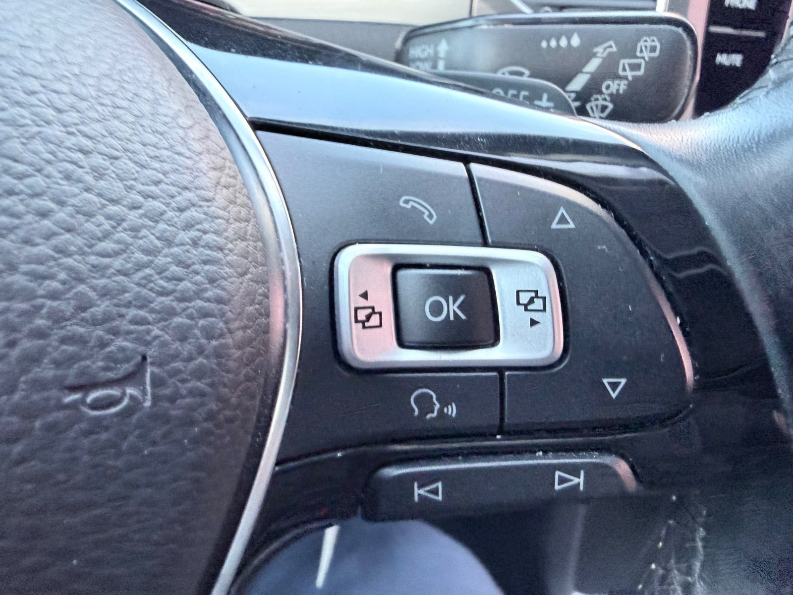 Grå VW Golf Sportsvan fra 2018