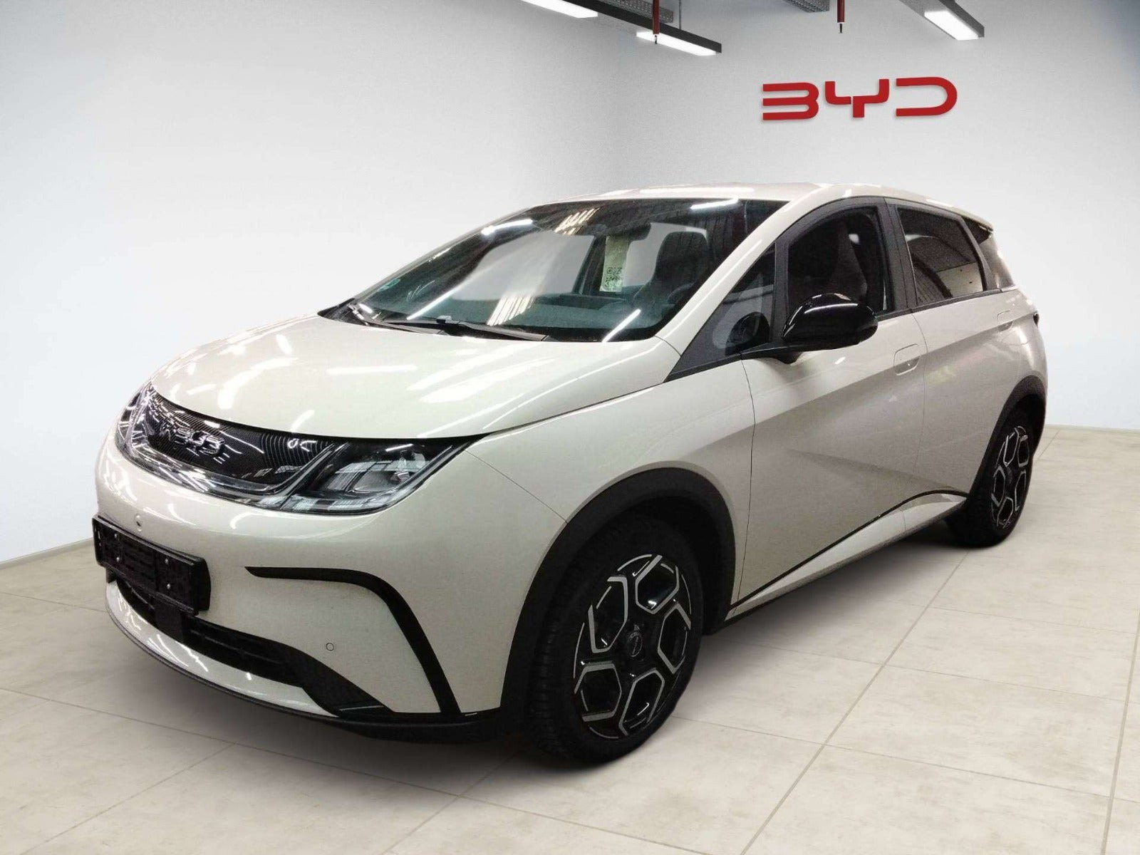 Hvid BYD Dolphin fra 2025