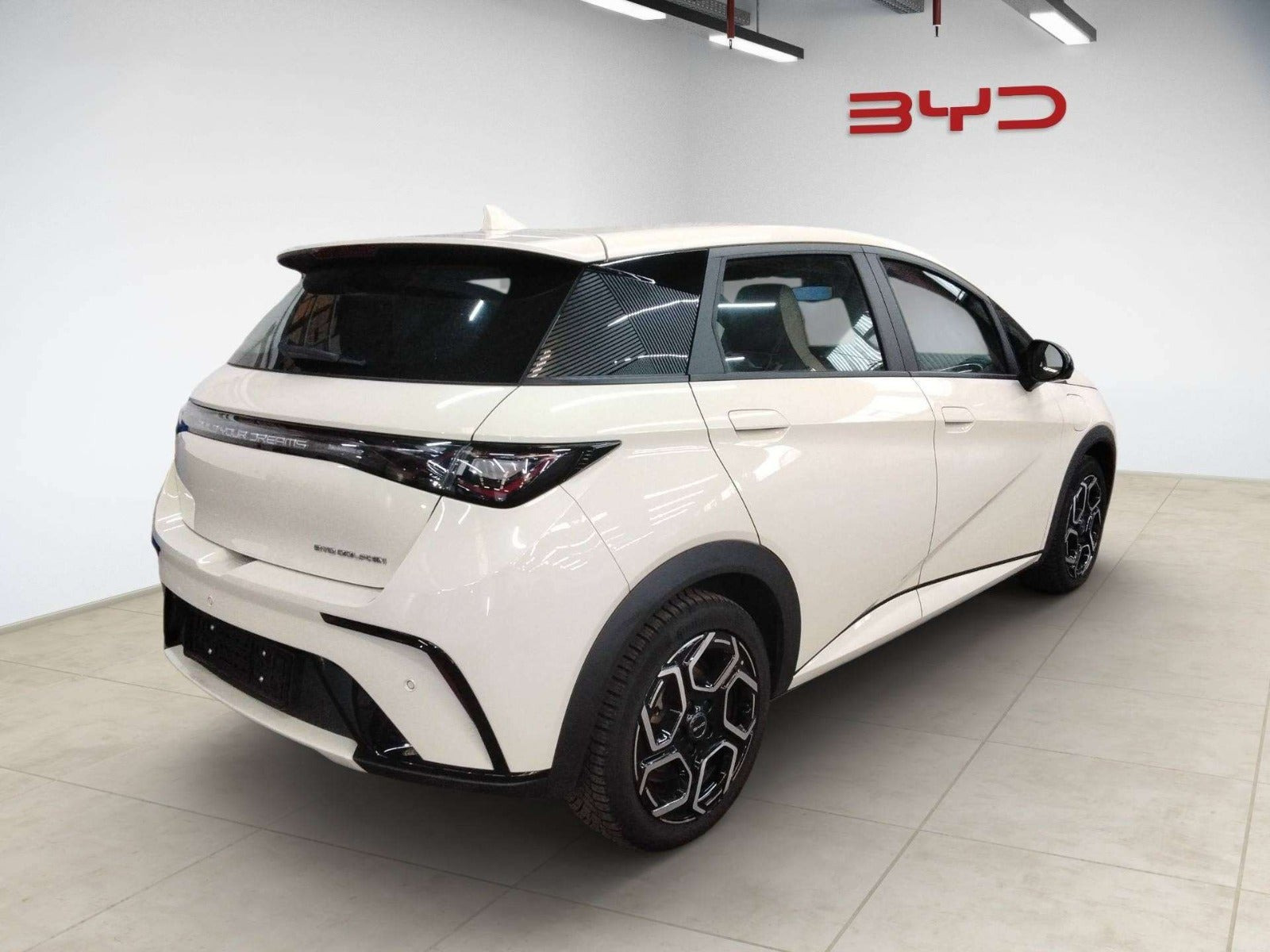Hvid BYD Dolphin fra 2025
