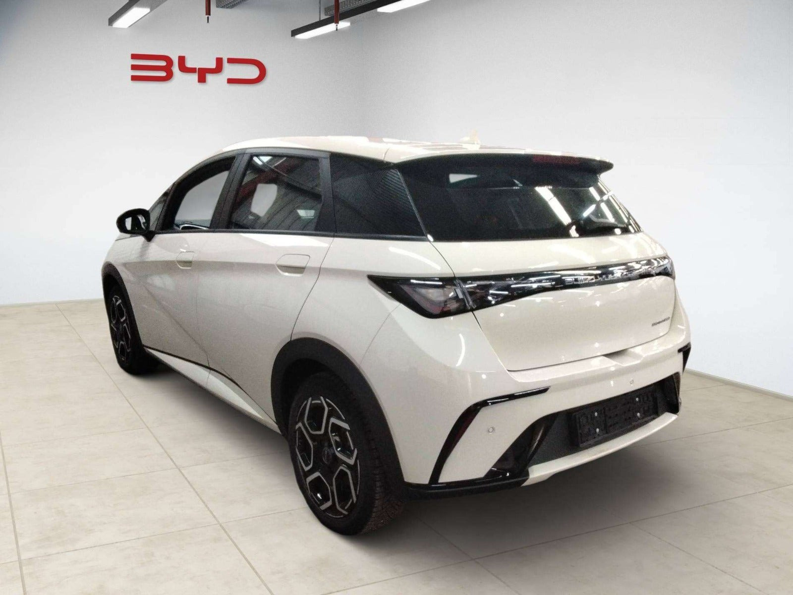 Hvid BYD Dolphin fra 2025