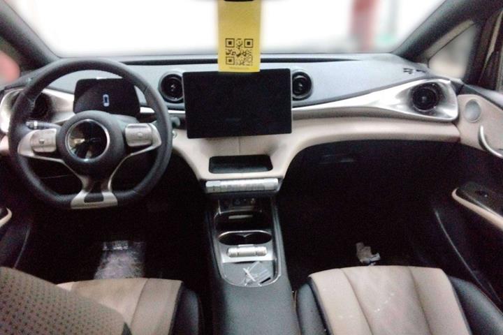Hvid BYD Dolphin fra 2025