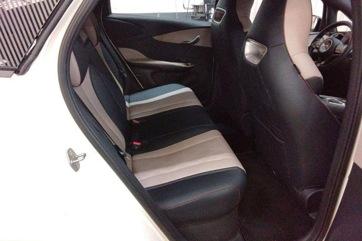 Hvid BYD Dolphin fra 2025