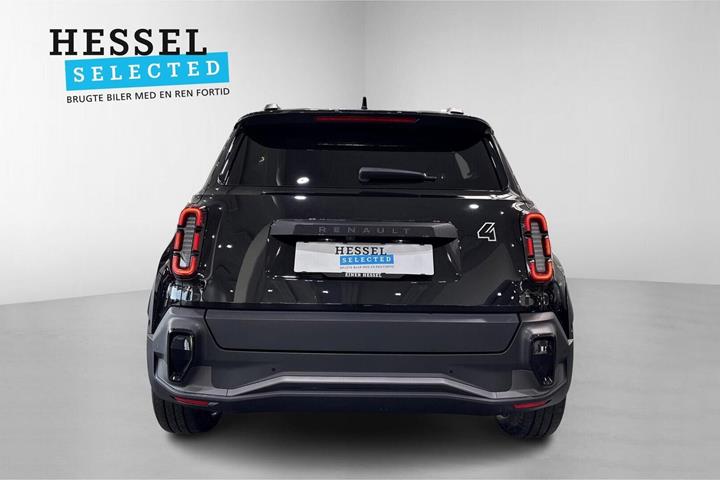 Sort Renault 4 E-Tech fra 2026