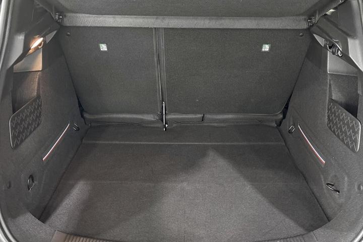 Sort Renault 4 E-Tech fra 2026