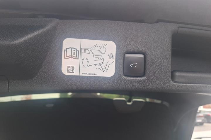 Sort Ford Kuga fra 2020