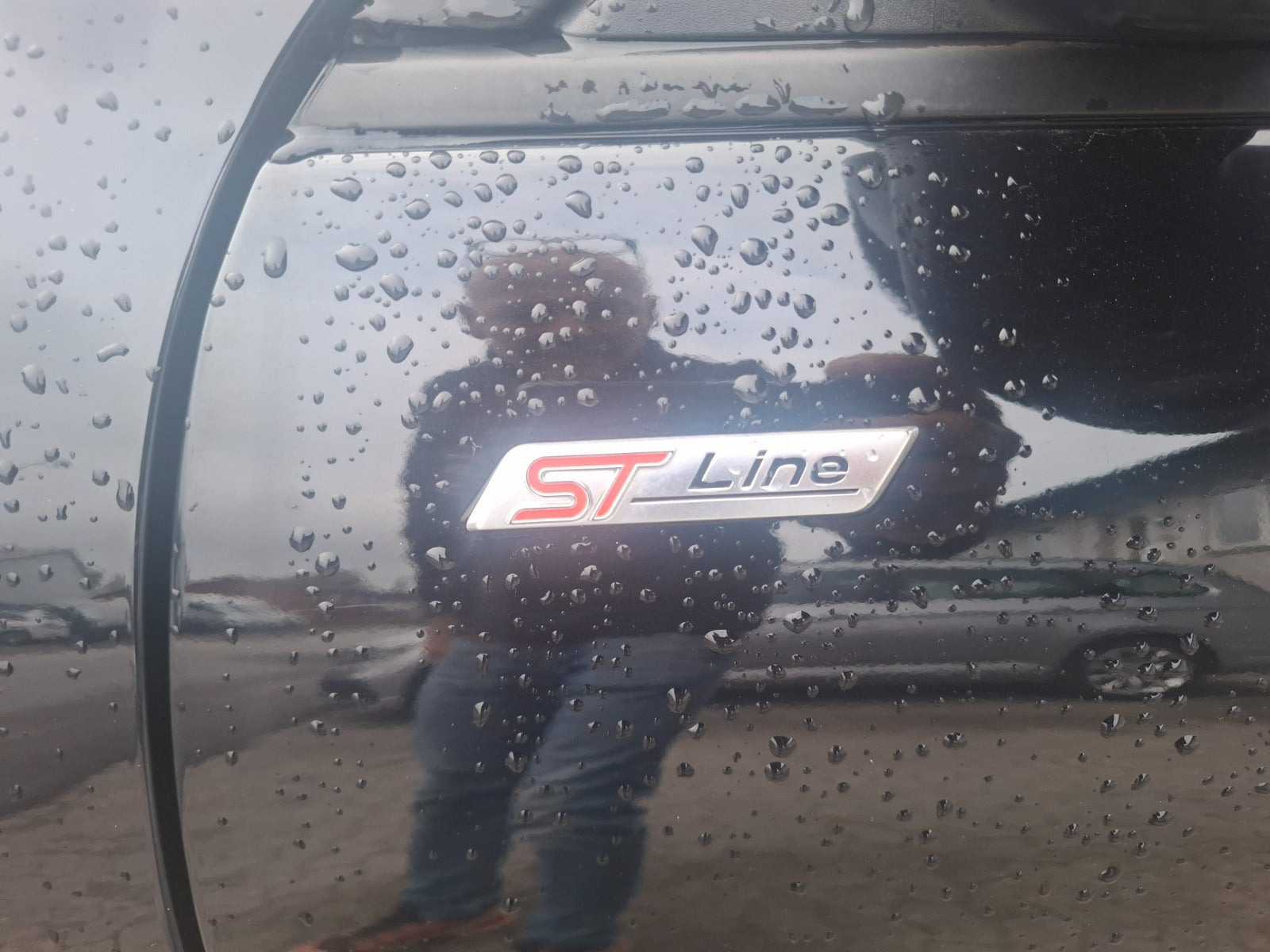 Sort Ford Kuga fra 2020