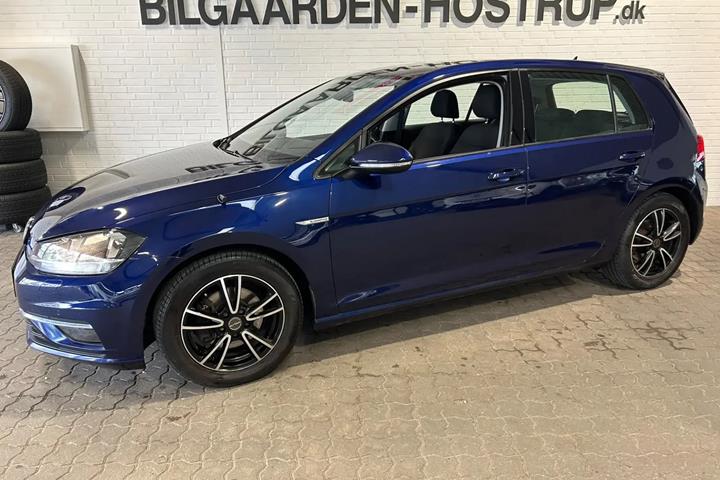 Blå VW Golf VII fra 2019
