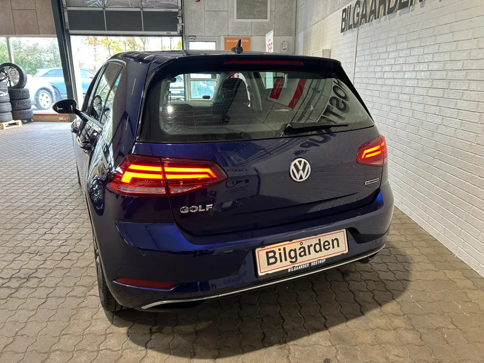 Blå VW Golf VII fra 2019