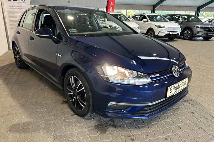Blå VW Golf VII fra 2019