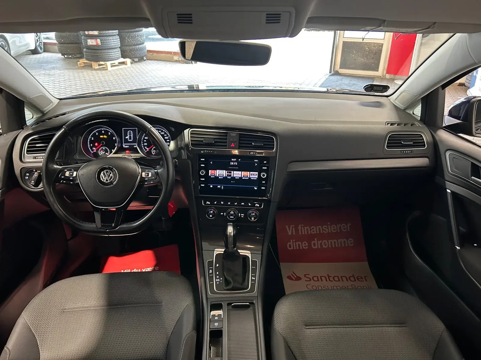 Blå VW Golf VII fra 2019