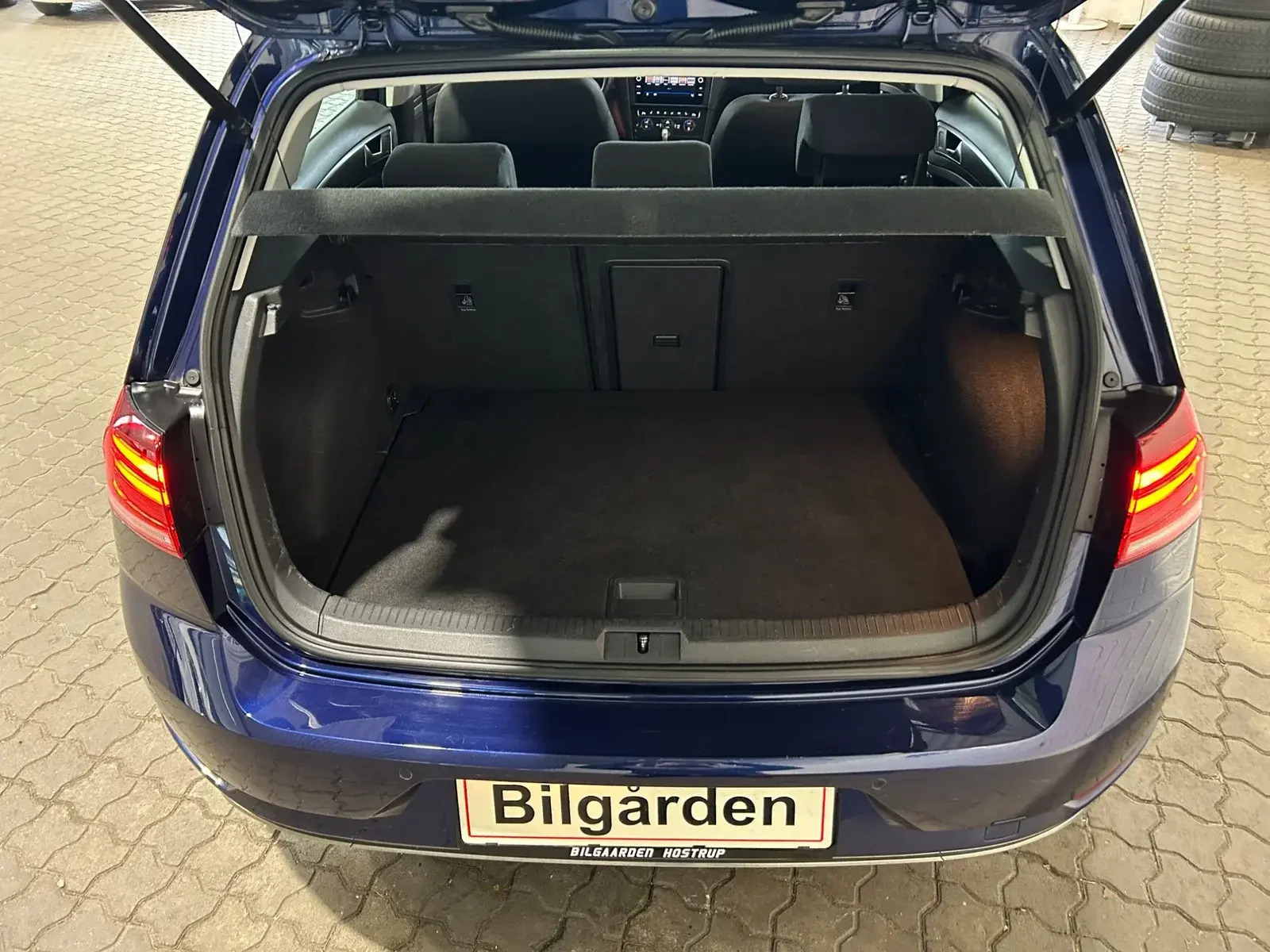 Blå VW Golf VII fra 2019