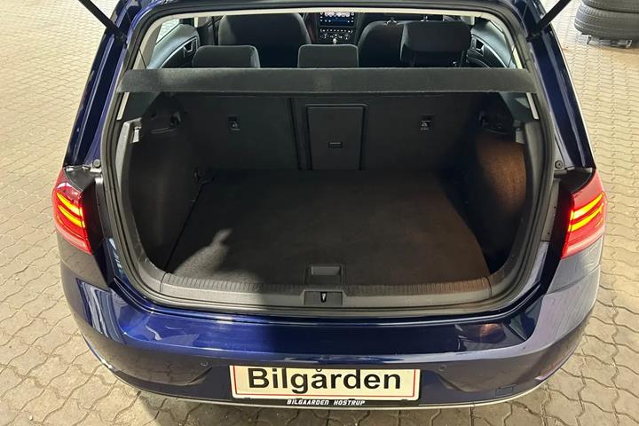 Blå VW Golf VII fra 2019
