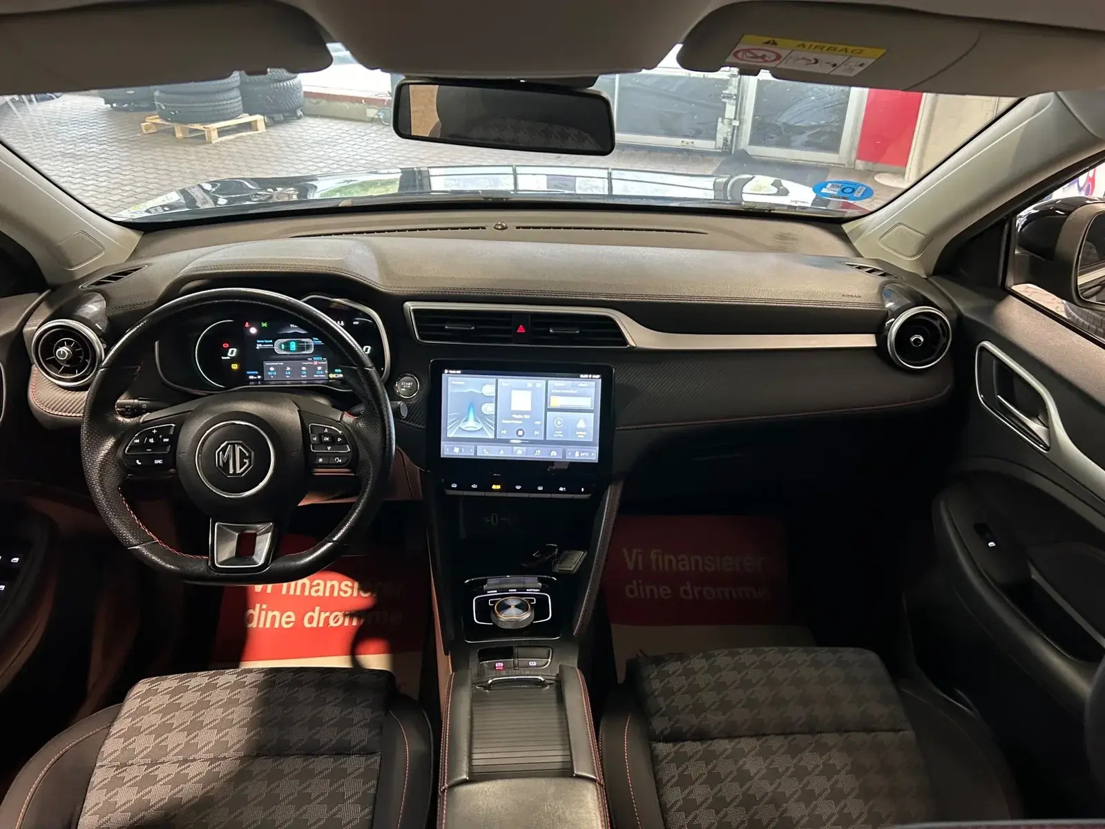 Sort MG ZS fra 2022