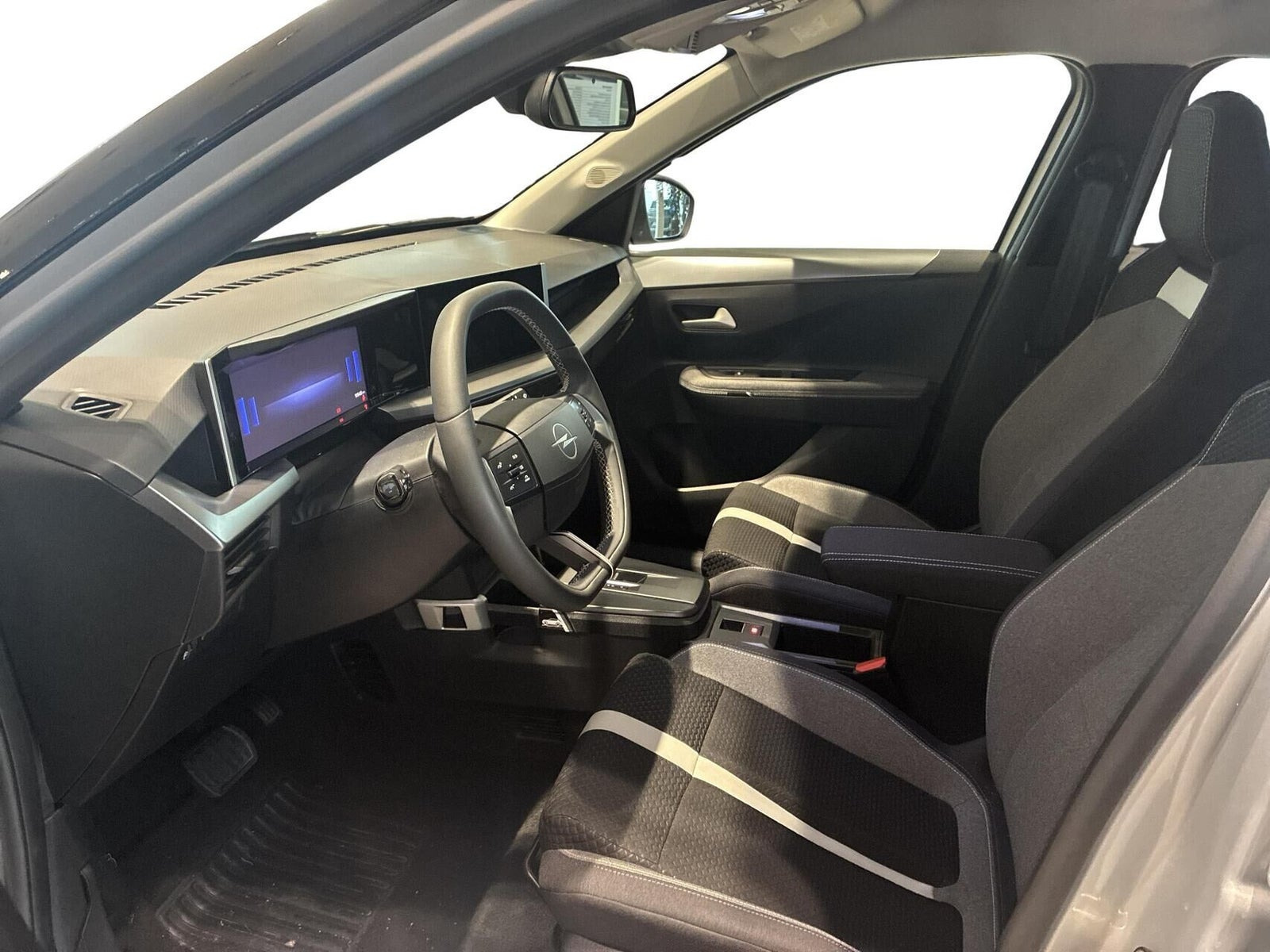 Sølv Opel Frontera fra 2025