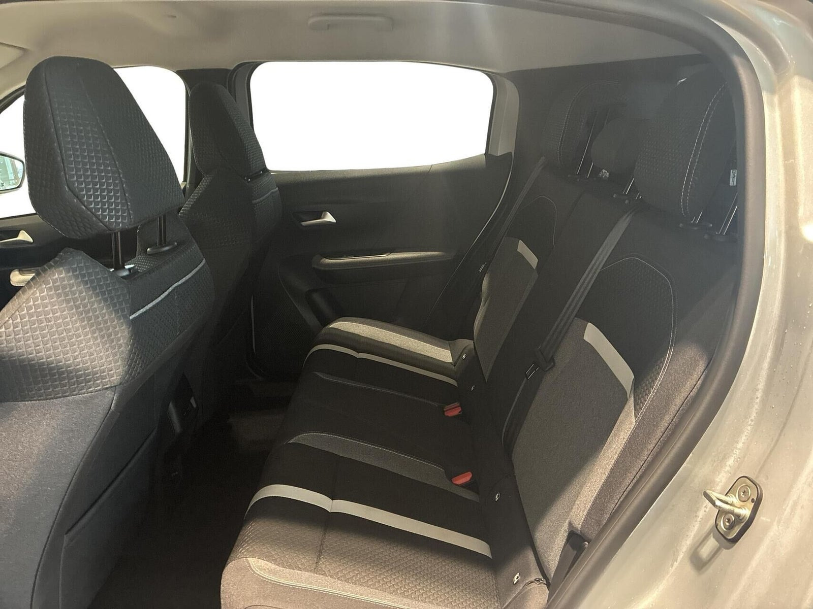 Sølv Opel Frontera fra 2025