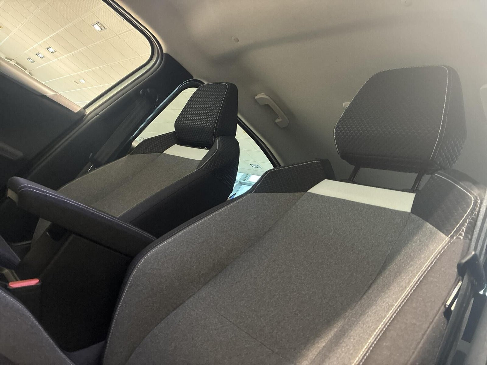 Sølv Opel Frontera fra 2025