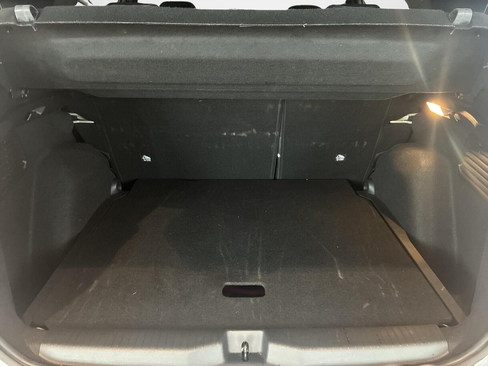 Sølv Opel Frontera fra 2025