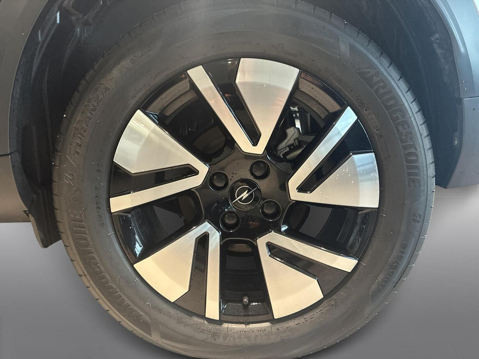 Sølv Opel Frontera fra 2025