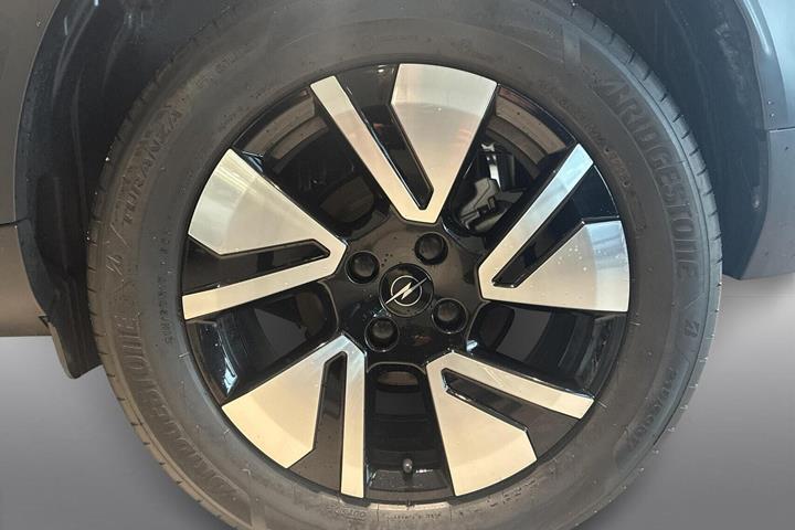 Sølv Opel Frontera fra 2025