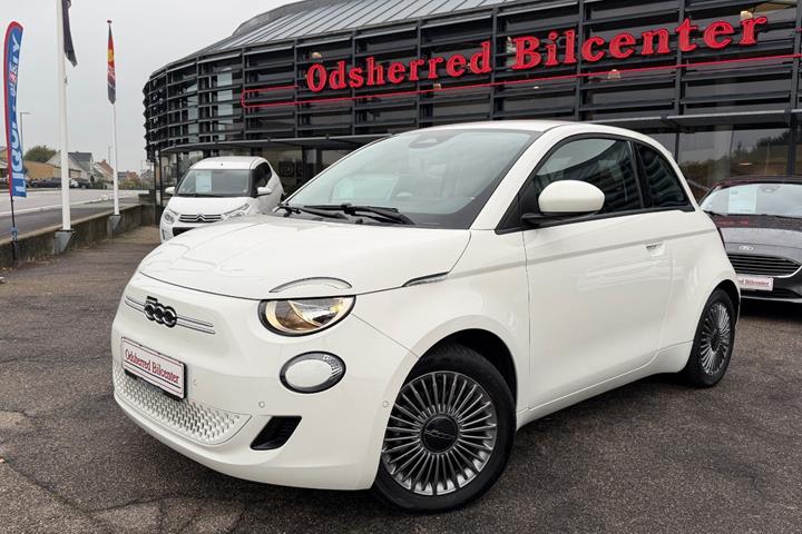 Hvid Fiat 500e fra 2024