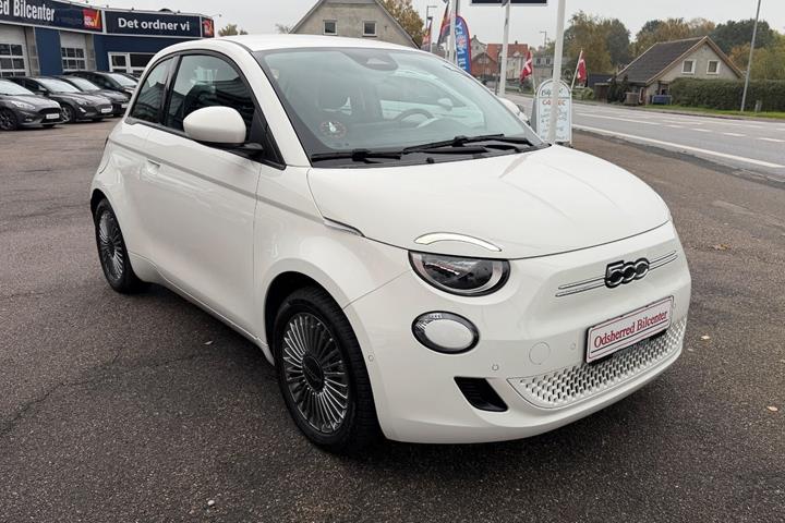 Hvid Fiat 500e fra 2024