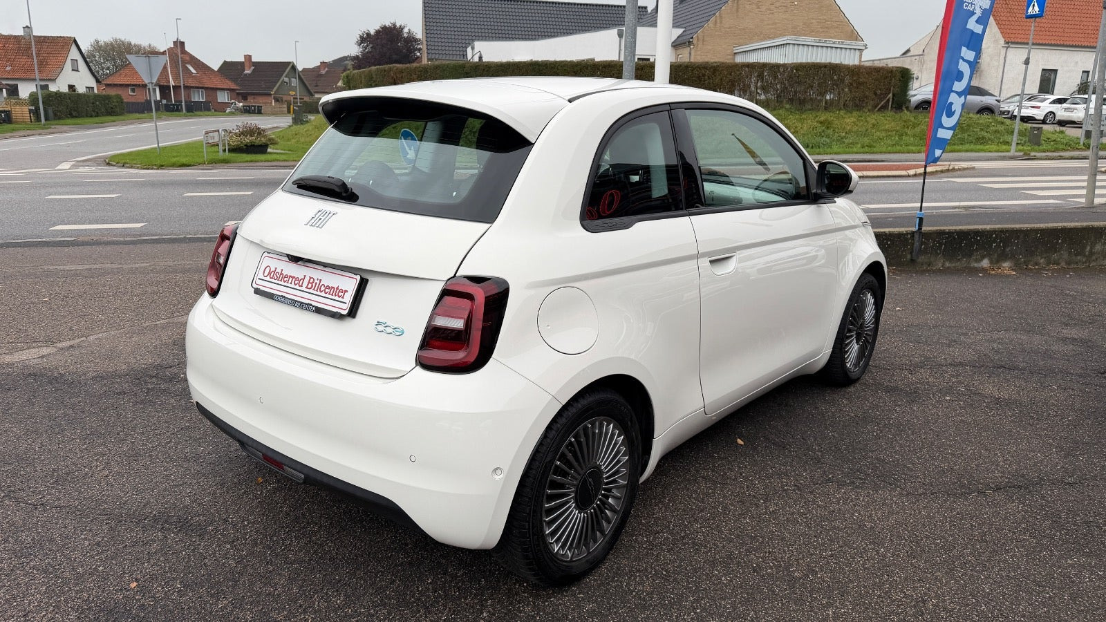 Hvid Fiat 500e fra 2024