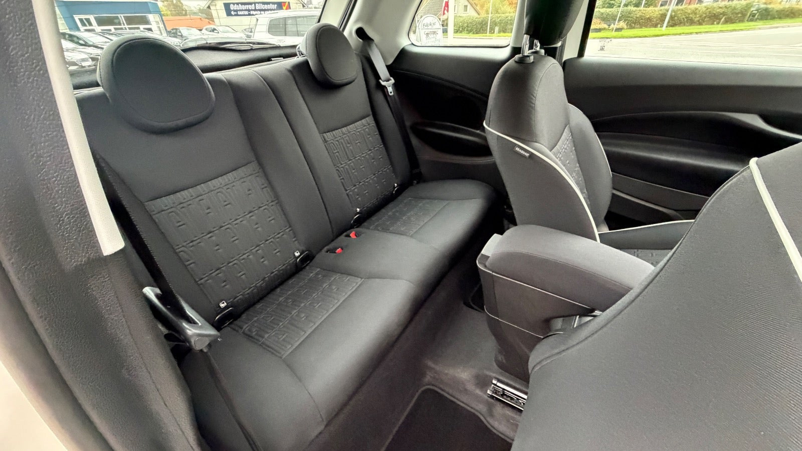 Hvid Fiat 500e fra 2024